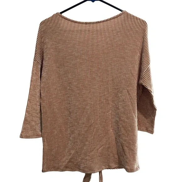 Gyft Striped‎ V-Neck Tie-Front Top - Picture 2 of 8